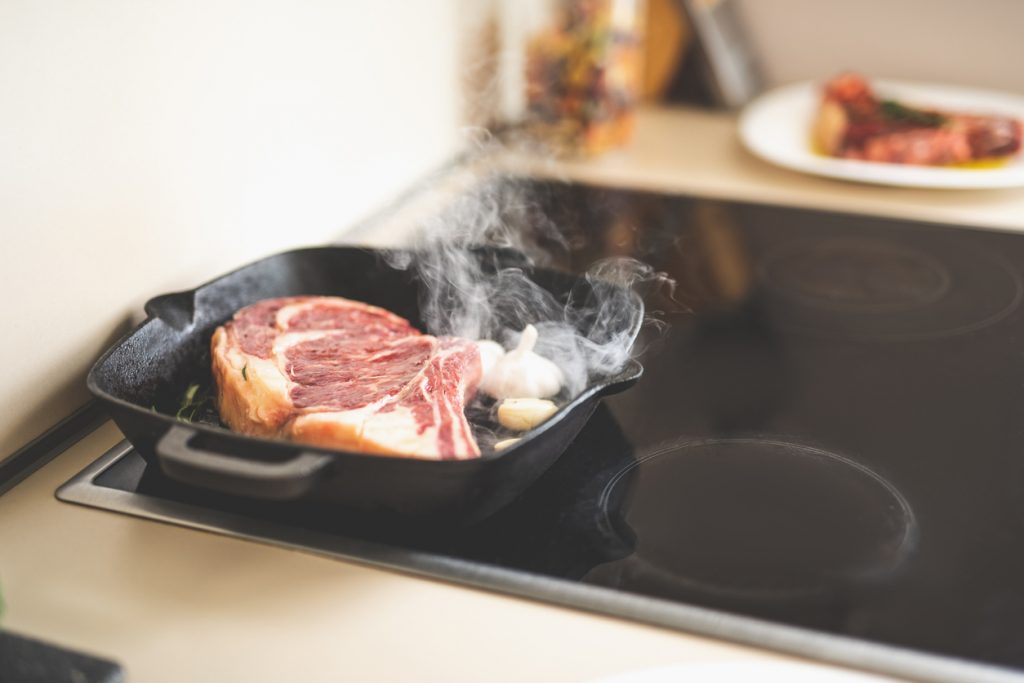 browning steaks cooking pollution